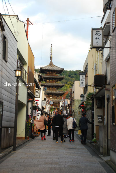 Yasaka Pagoda (Hokanji Temple) Seen From Yasaka Dori @ Kyoto